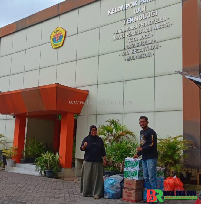 
					Kalobrasi Yayasan Tanjak Bertuah dengan SMKN 3 Pekanbaru Salurkan Bantuan untuk Korban Bencana di Sumatera   