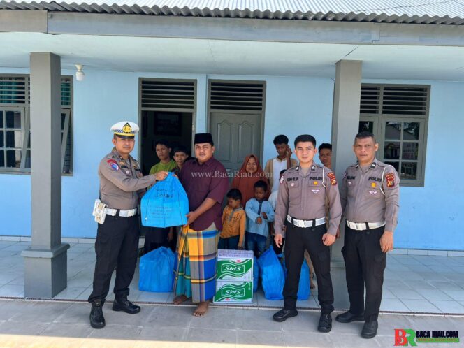 
					Jelang Nataru, Ditlantas Polda Riau Tebar Kepedulian Lewat Program Jum’at Berkah