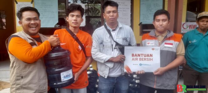 
					Rumah Zakat Salurkan Bantuan Air Bersih untuk Korban Banjir Tanah Datar, Sumatera Barat