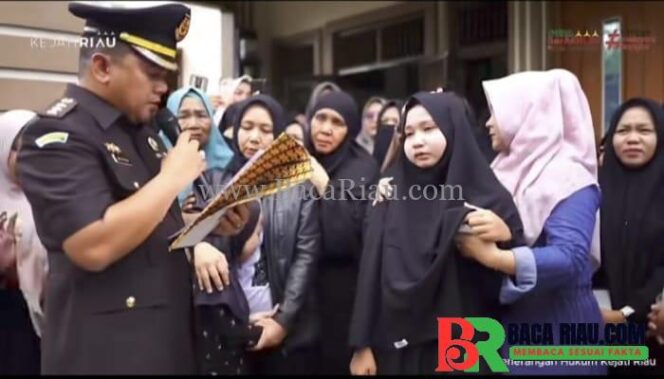 
					Keluarga Besar Kejati Riau dan Kejati Aceh laksanakan Upacara Pemakaman Alm Bambang Heri Purwanto SH MH