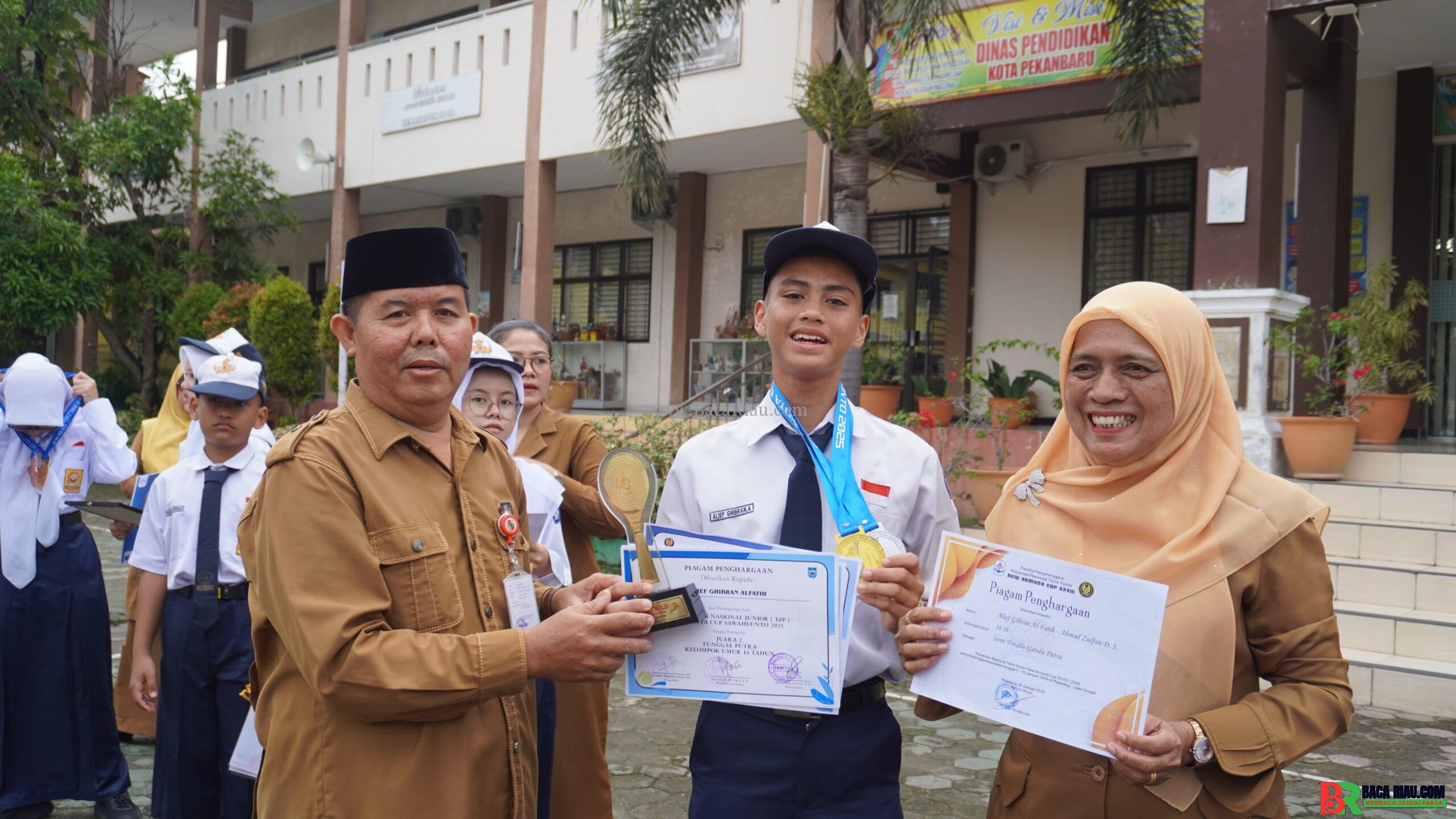 Siswa SMPN 4 Pekanbaru Harumkan Riau, Raih Juara Nasional Tenis Yunior New Armada Cup 2026