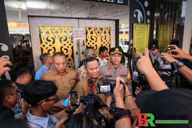 
					Pemko Pekanbaru Menyegel New Paragon,Imbas dari Dugaan Kontes Kecantikan Waria