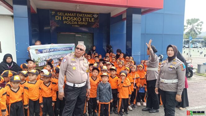 
					Tanamkan Kesadaran Tertib Lalu Lintas Sejak Dini, Ditlantas Polda Riau Gelar Polisi Sahabat Anak dan Green Policing