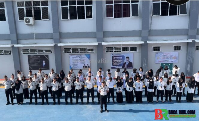 
					Teguhkan Pembangunan Zona Integritas Lapas Narkotika Rumbai Laksanakan Apel Penandatanganan Komitmen Bersama