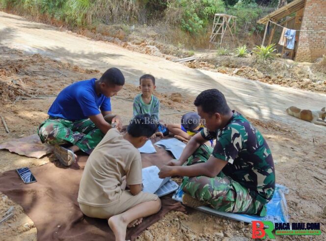 
					Tak Hanya Bangun Fisik, Satgas TMMD ke-127 Kodim 0301/Pekanbaru Tanamkan Semangat Belajar