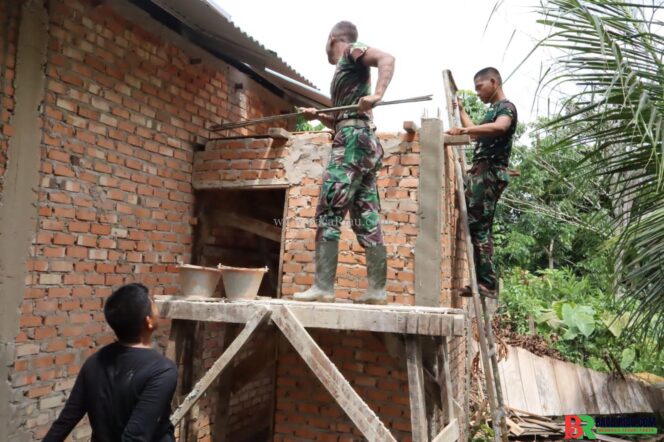 
					Sentuhan Kepedulian TMMD ke-127, Dak Cor Kamar Mandi Mulai Terpasang di Rumah Ibu Sarianis