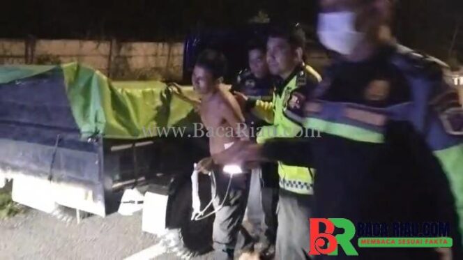 
					Viral..!! Supir Pickup Berkendara Dalam Keadaan Sakit, Anggota Ditlantas Polda Riau Berikan Pertolongan Menuju Rumah Sakit