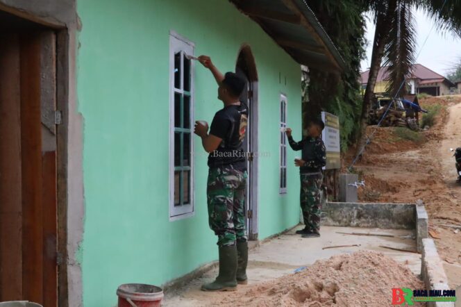 
					TMMD ke-127 Kodim 0301/Pekanbaru Percantik Sarana Kesehatan Warga Tenayan Raya