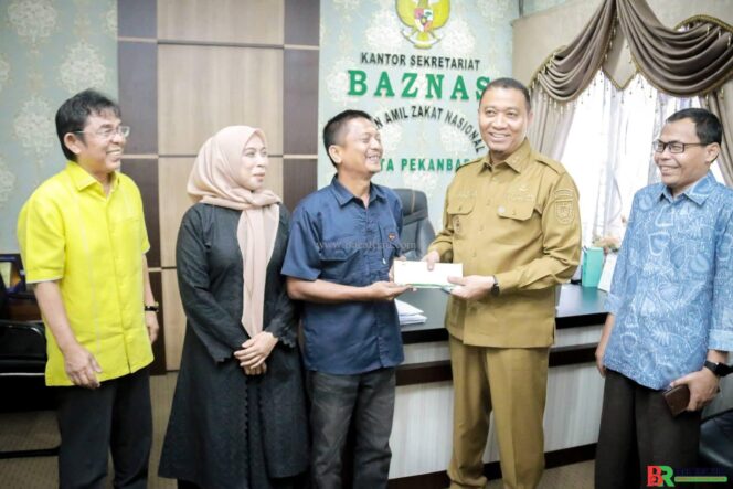 
					Wawako Pekanbaru Serahkan Santunan Korban Kebakaran di Jalan Kapau Sari