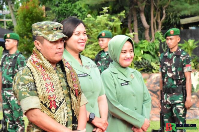 
					Pangdam XIX/Tuanku Tambusai Kunjungi Kodim 0302/Inhu, Ikuti Vidcon Evaluasi Percepatan Pembangunan KDKMP