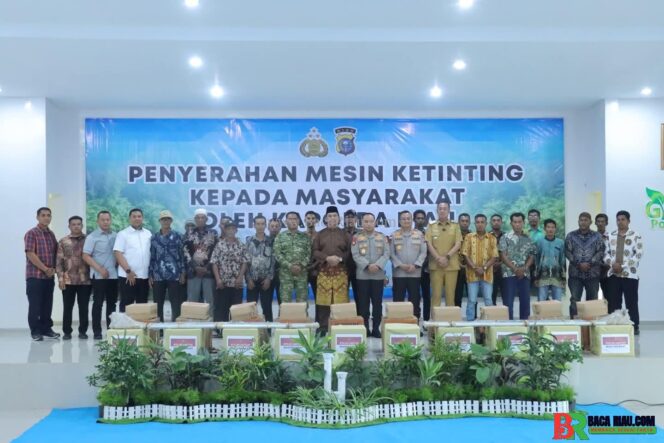 
					Kapolda Riau Serahkan 20 Mesin Ketinting untuk Nelayan, Dorong Kemandirian Ekonomi Pesisir