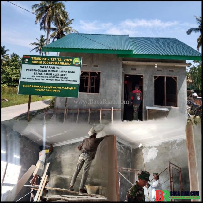 
					Progres 83 Persen, Satgas TMMD ke-127 Kodim 0301/Pbr Lakukan Pengecatan Dasar RTLH Warga Sialang Sakti