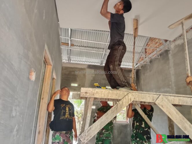 
					Satgas TMMD ke-127 Kodim 0301/Pekanbaru Tuntaskan 87 Persen Pembangunan RTLH Milik Ibu Sarianis