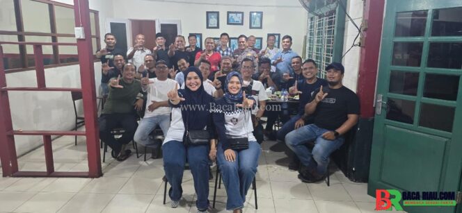 
					Angkatan 2004 Gel II (ZED-STP) Polresta Pekanbaru Laksanakan Buka Puasa Bersama dan Penetapan Ketua Baru