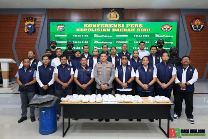
					Polda Riau Amankan Heroin dari Dua Tersangka di Bengkalis, Ditaksir Bernilai Rp68 Miliar