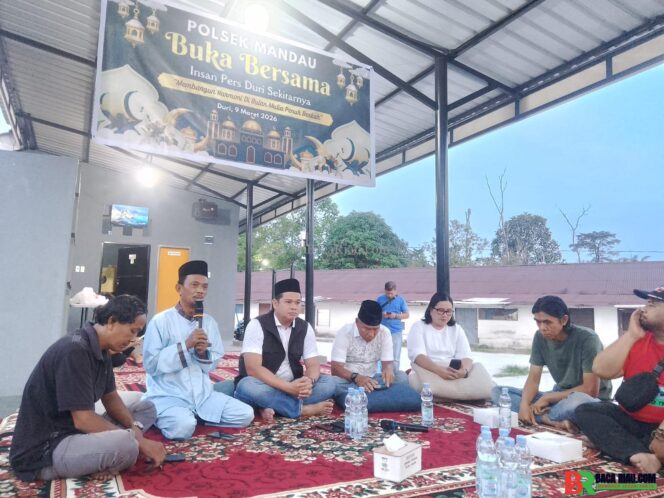 
					Ramadhan Penuh Berkah,Kapolsek Mandau Buka Bersama Insan Pers 