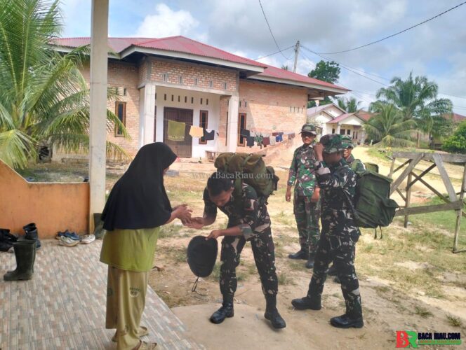 
					Ikatan Keluarga yang Terjalin di TMMD, Saatnya Satgas Pamit dari Rumah Warga