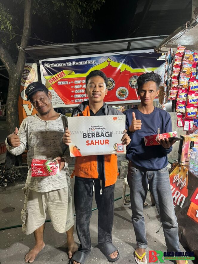 
					RUMAH ZAKAT PEKANBARU GELAR SAHUR ON THE ROAD, BAGIKAN PAKET SAHUR UNTUK MASYARAKAT
