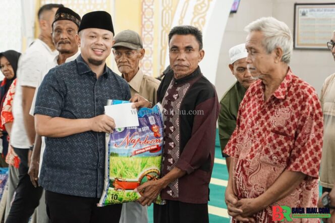 
					Camat Mandau Beserta UPZ Masjid Besar Arafah Menyalurkan Kepada Penerima Manfaat Zakat Fitrah Bulan Suci Ramadan