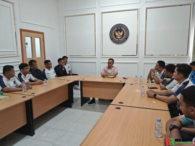 
					Pimpin Rapat Pengamanan, Kalapas Tegaskan Tidak Ada Toleransi Terhadap Narkoba dan HP Ilegal di Lapas Pekanbaru