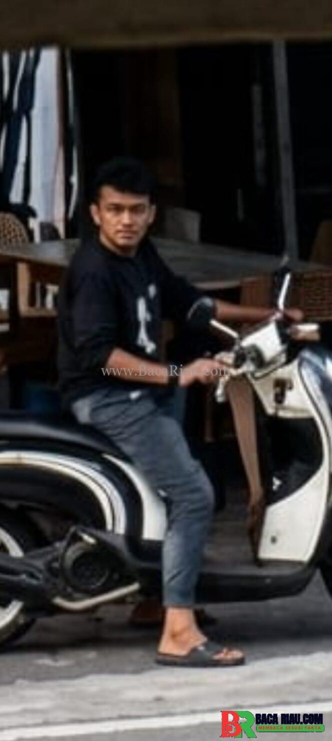 
					Maling Motor Scoopy BM 5448 EJ di Jendela kedai kopi, Wajah pelaku pencurian motor terekam Cctv