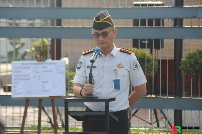 
					Pimpin Apel Pagi, Kalapas Pekanbaru Ingatkan Jajaran: Waspada, Berintegritas, dan Humanis dalam Bertugas