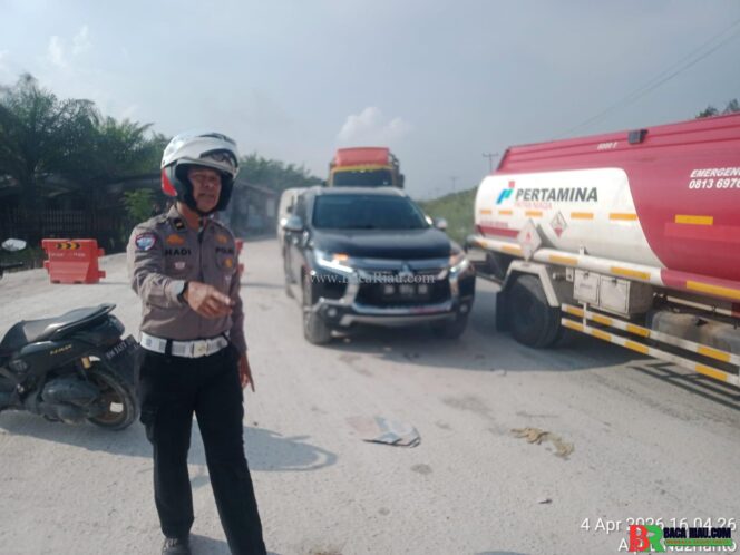 
					Tim Raicet Satlantas Polres Pelalawan Sukses Urai Kemacetan Panjang di Jalur Lintas Timur