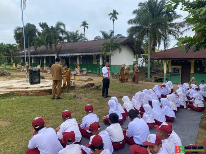 
					Polsek XIII Koto Kampar Sosialisasikan Bahaya Narkoba dan Bullying di SD 02 Batu Bersurat, Siswa Diminta Jaga Kebersihan Lingkungan