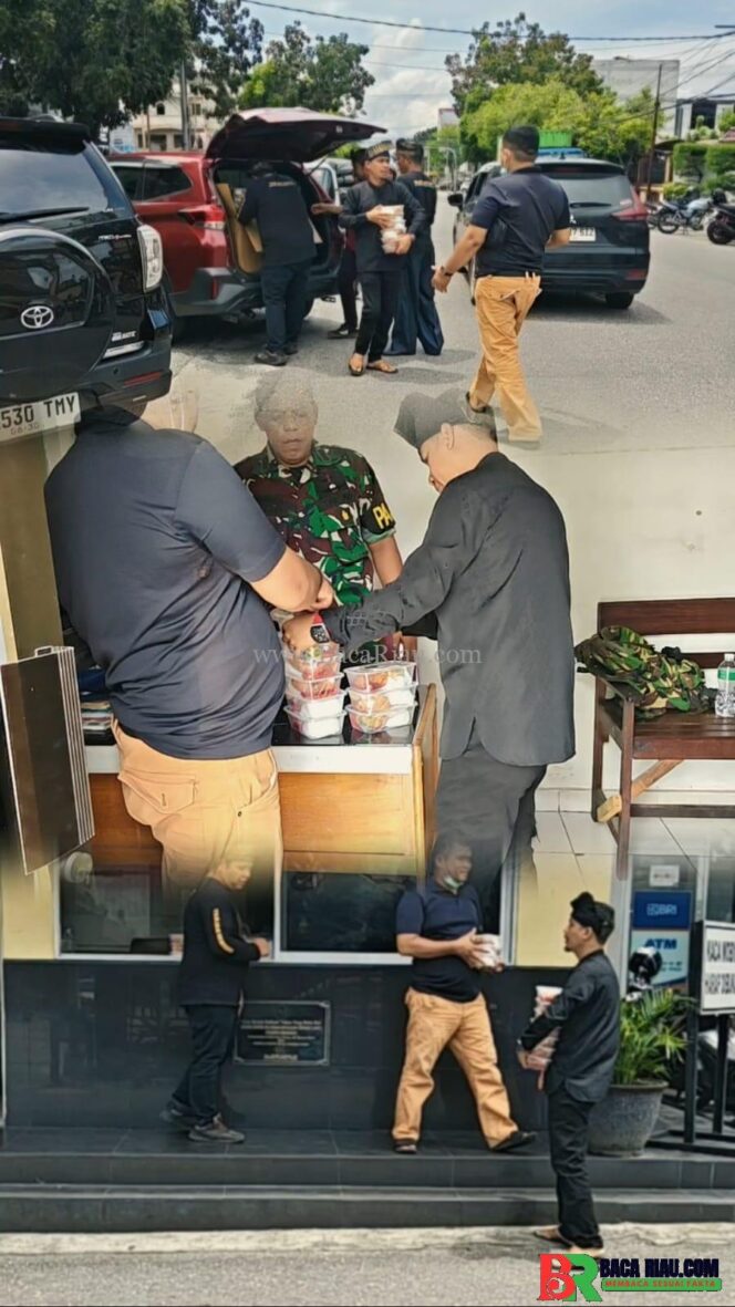 
					Dari Jalanan untuk Semua: Aksi Jum’at Berkah Tanjak Bertuah Riau Sentuh Masyarakat dan Aparat