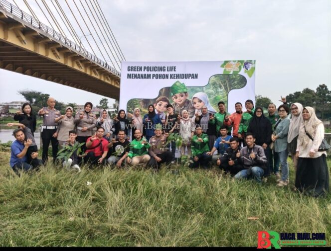 
					Sinergi Inklusif: Ditlantas Polda Riau dan Gerkatin Tanam Pohon di Bantaran Sungai Siak
