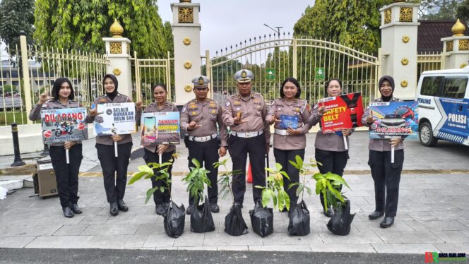 
					Ribuan Warga CFD Teredukasi! Ditlantas Polda Riau Kampanyekan Tertib Lalu Lintas dan Tanam Kepedulian Lingkungan