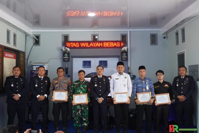 
					Tasyakuran HBP ke-62, Rutan Pekanbaru Tebar Kepedulian dan Beri Apresiasi kepada Mitra Kerja