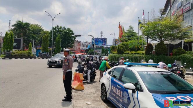 
					Antisipasi Lonjakan Arus Long Weekend, Ditlantas Polda Riau Sebar Personel di Titik Rawan