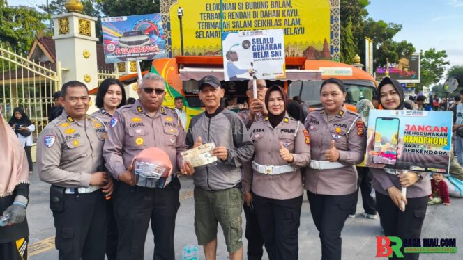 
					Polisi Menyapa di CFD Pekanbaru, Ditlantas Polda Riau Tebar Edukasi Keselamatan dan Semangat Green Policing