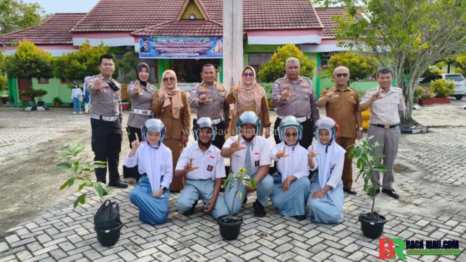 
					Ditlantas Polda Riau Edukasi Pelajar SMKN 6 Pekanbaru Lewat Program Green Policing dan Keselamatan Berkendara