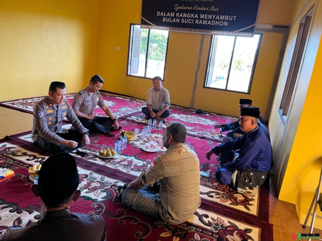 
					Silaturahmi Bersama LAMR, Kapolsek Sungai Apit Ajak Masyarakat Perangi Narkoba