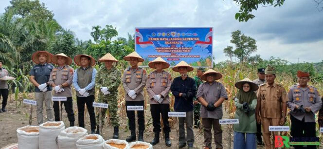 
					Kapolsek Kampar AKP Asdisyah Mursyid SH Antar Langsung Hasil Panen Petani ke Bulog, Wujud Nyata Dukungan Ketahanan Pangan Nasional
