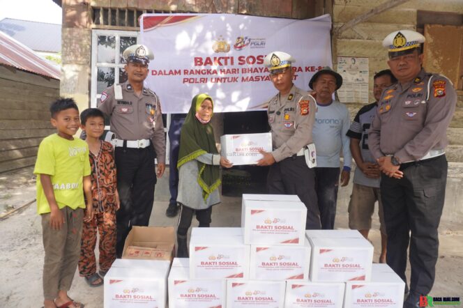 
					Polantas Menyapa : Hingga Hari ini 3.360 Paket Bansos dan 24 Titik Air Bersih Disalurkan Polda Riau