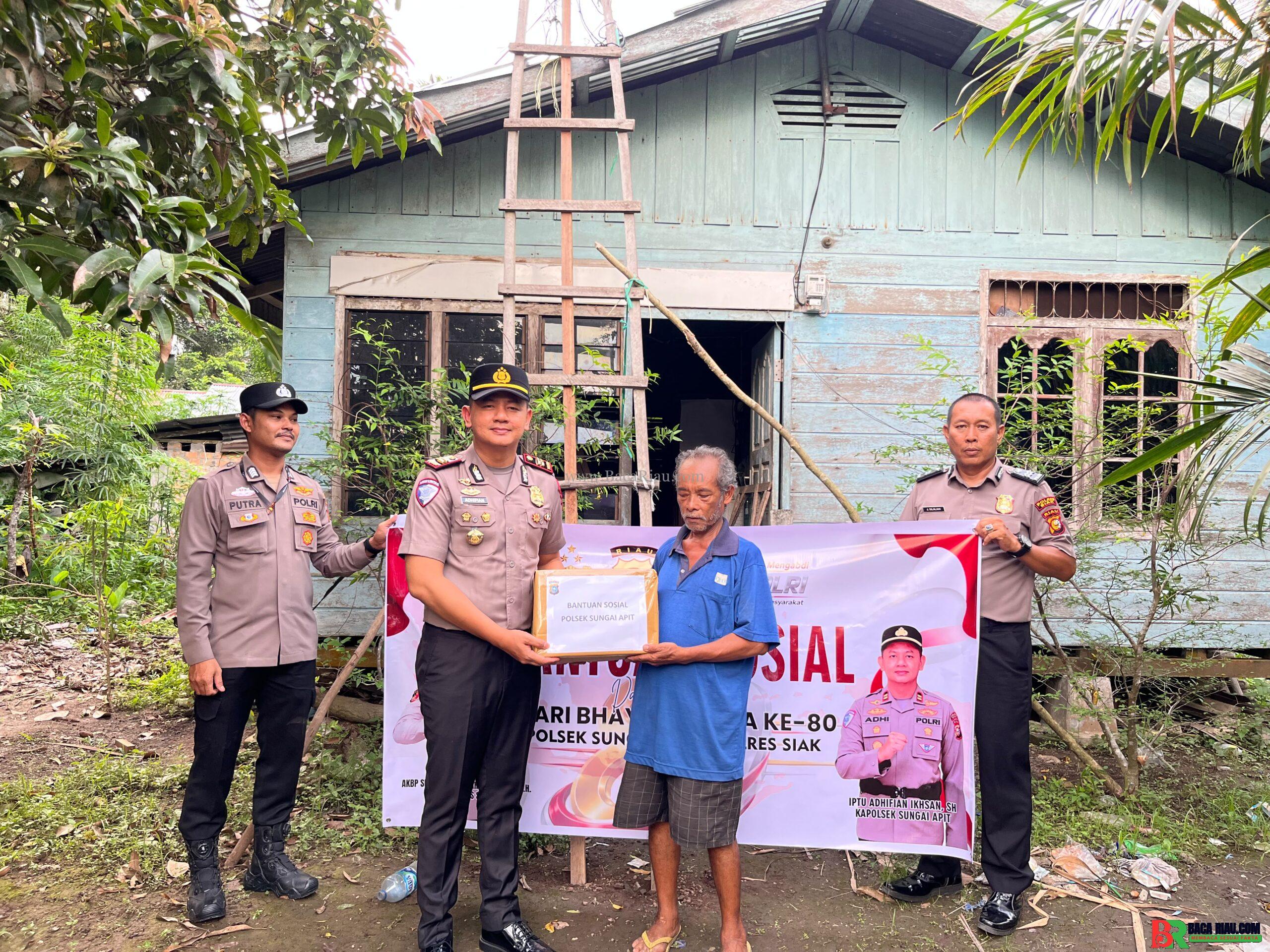 ‎Polsek Sungai Apit Salurkan Bantuan Sosial dalam Rangka HUT Bhayangkara ke-80 Tahun 2026