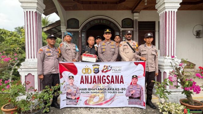 
					‎Sambut Hari Bhayangkara ke-80, Polsek Sungai Apit Tebar Kepedulian kepada Purnawirawan Polri dan Warakauri  ‎