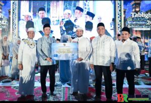 Momentum Penuh Berkah, Fakruddin Terima Hadiah Umrah pada Penutupan HUT ke-242 Kota Pekanbaru
