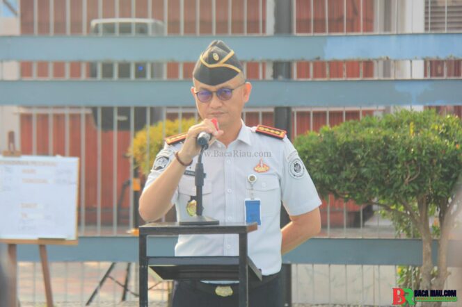 
					Bangun Integritas dan Semangat Kerja, Kalapas Pekanbaru Beri Motivasi Saat Apel Pagi