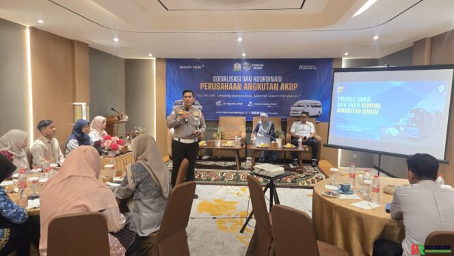 
					POLANTAS ACEH EDUKASI PERUSAHAAN AKDP: TERTIB BBNKB, TNKB DAN KESELAMATAN JADI KEWAJIBAN BERSAMA